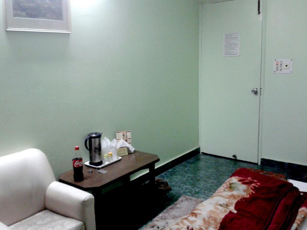 Hotel Woodland Deluxe New Delhi Room photo