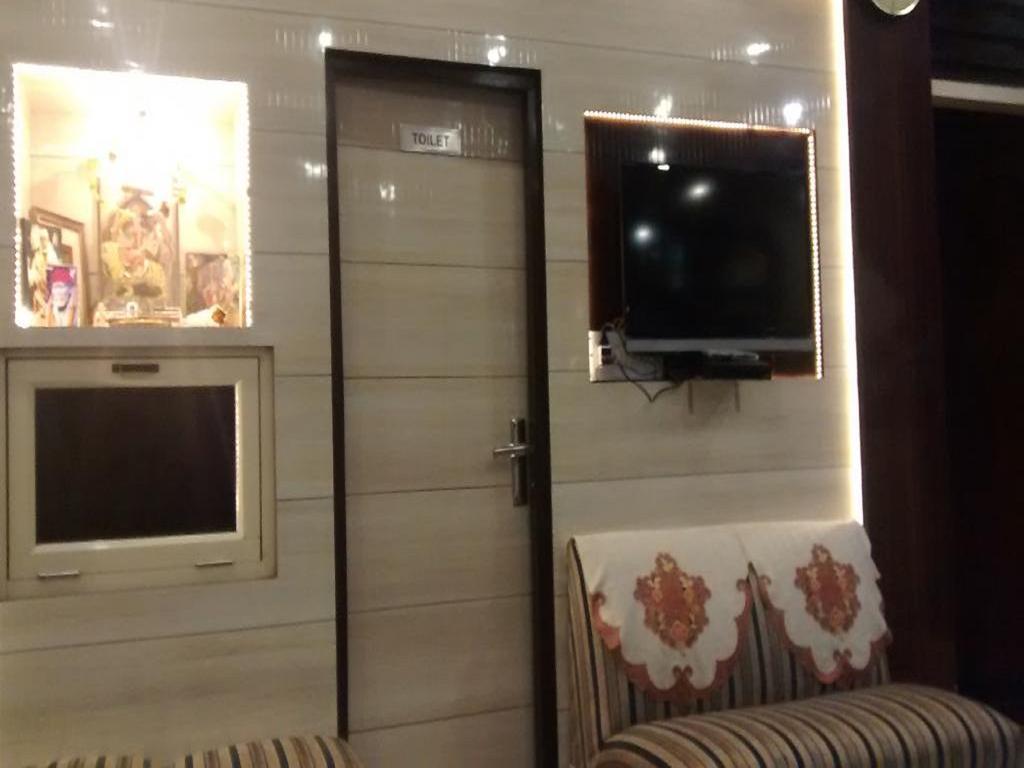 Hotel Woodland Deluxe New Delhi Exterior photo