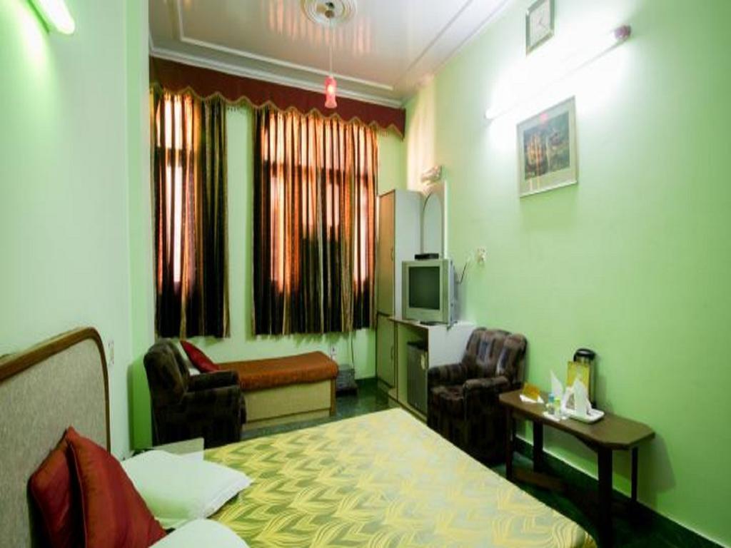 Hotel Woodland Deluxe New Delhi Exterior photo