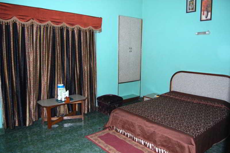 Hotel Woodland Deluxe New Delhi Exterior photo