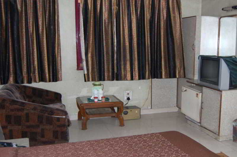 Hotel Woodland Deluxe New Delhi Exterior photo