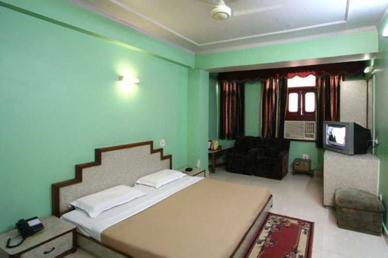 Hotel Woodland Deluxe New Delhi Exterior photo