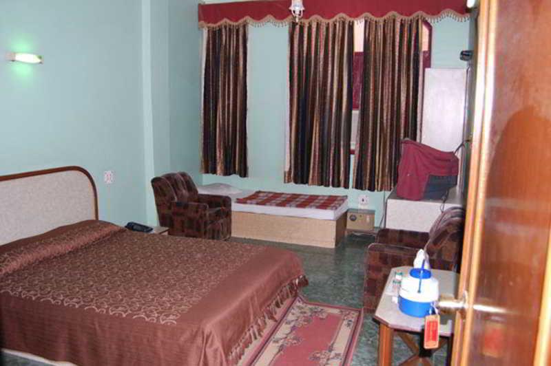 Hotel Woodland Deluxe New Delhi Exterior photo