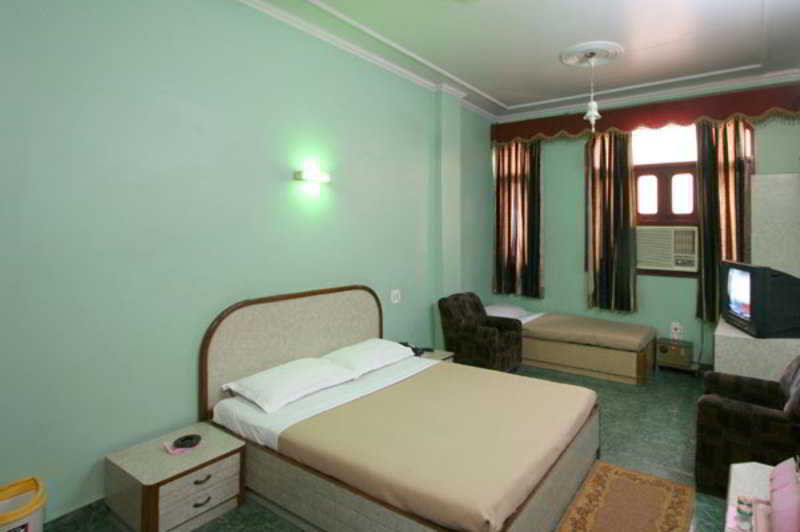 Hotel Woodland Deluxe New Delhi Exterior photo