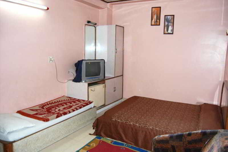 Hotel Woodland Deluxe New Delhi Exterior photo